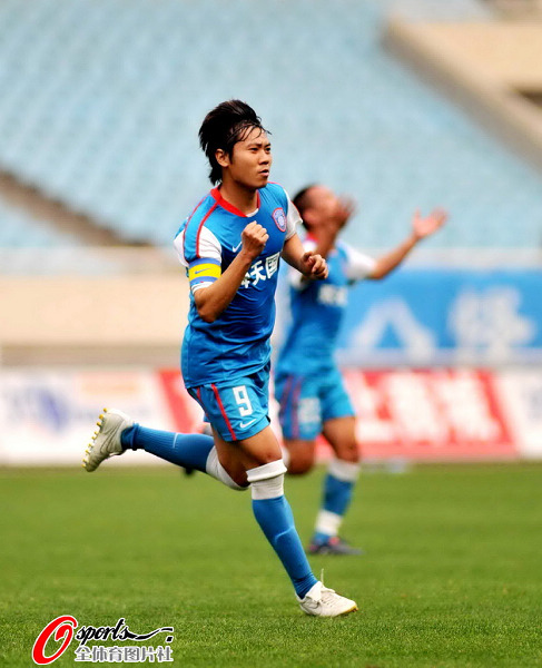 中场核心受伤阵容临危受命能否冲顶？的简单介绍