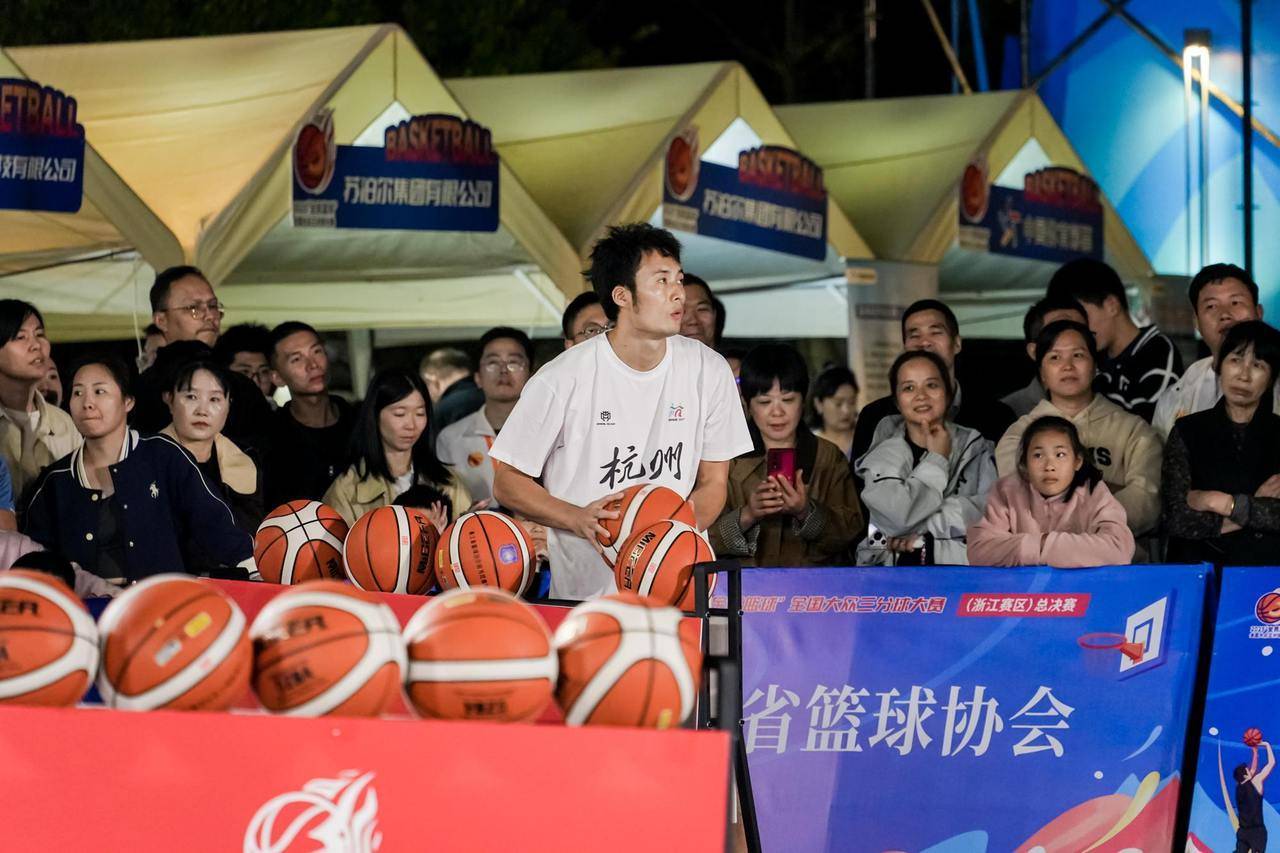 包含赛事激烈角逐胜负难分，篮球锦标赛风起云涌的词条