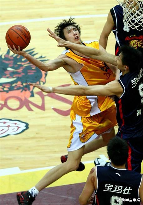 广州男篮发挥出色,实现连胜 广州男篮发挥出色,实现连胜