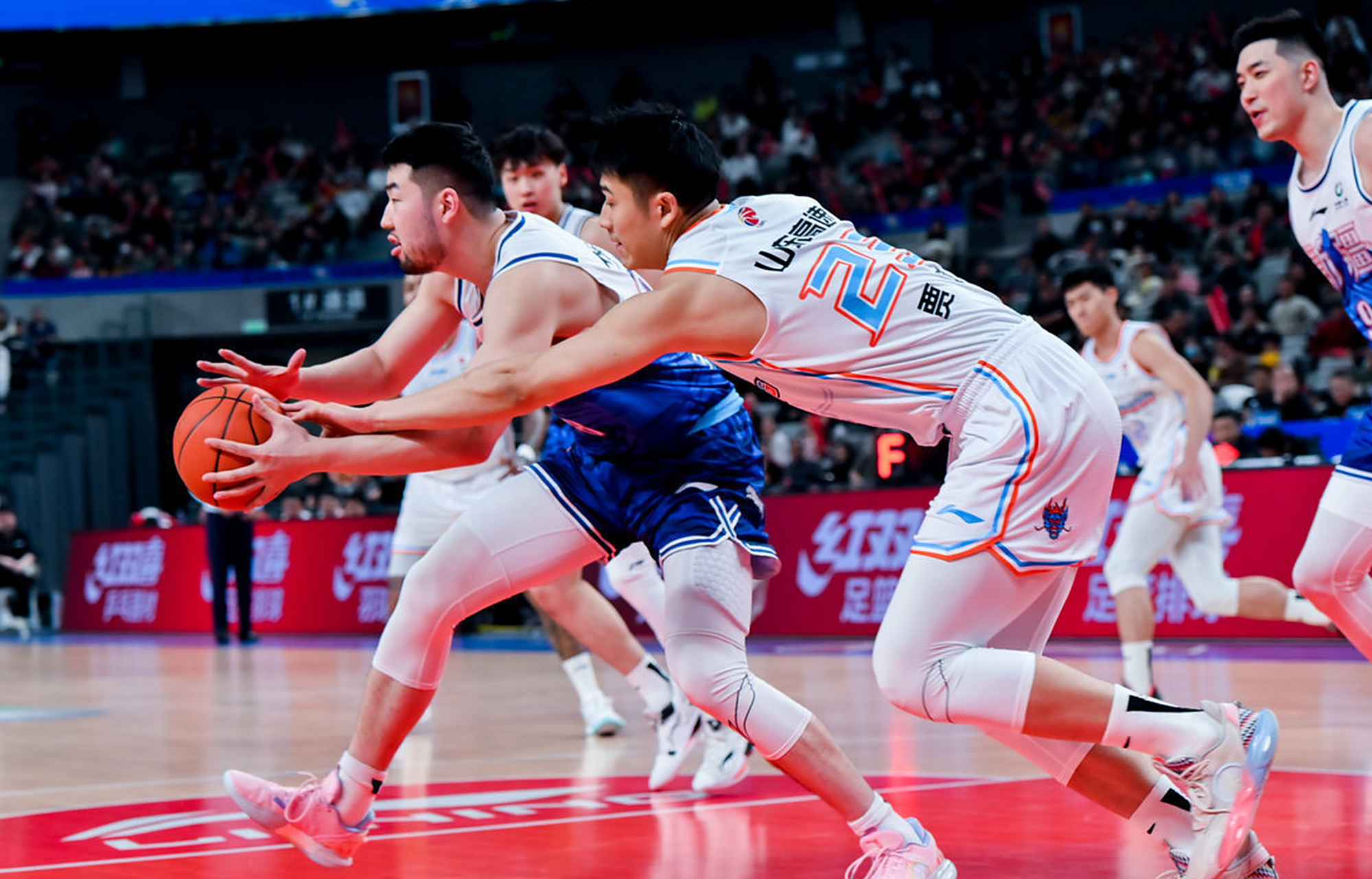 新疆男篮再次击败对手,完美表现 新疆男篮再次击败对手,完美表现