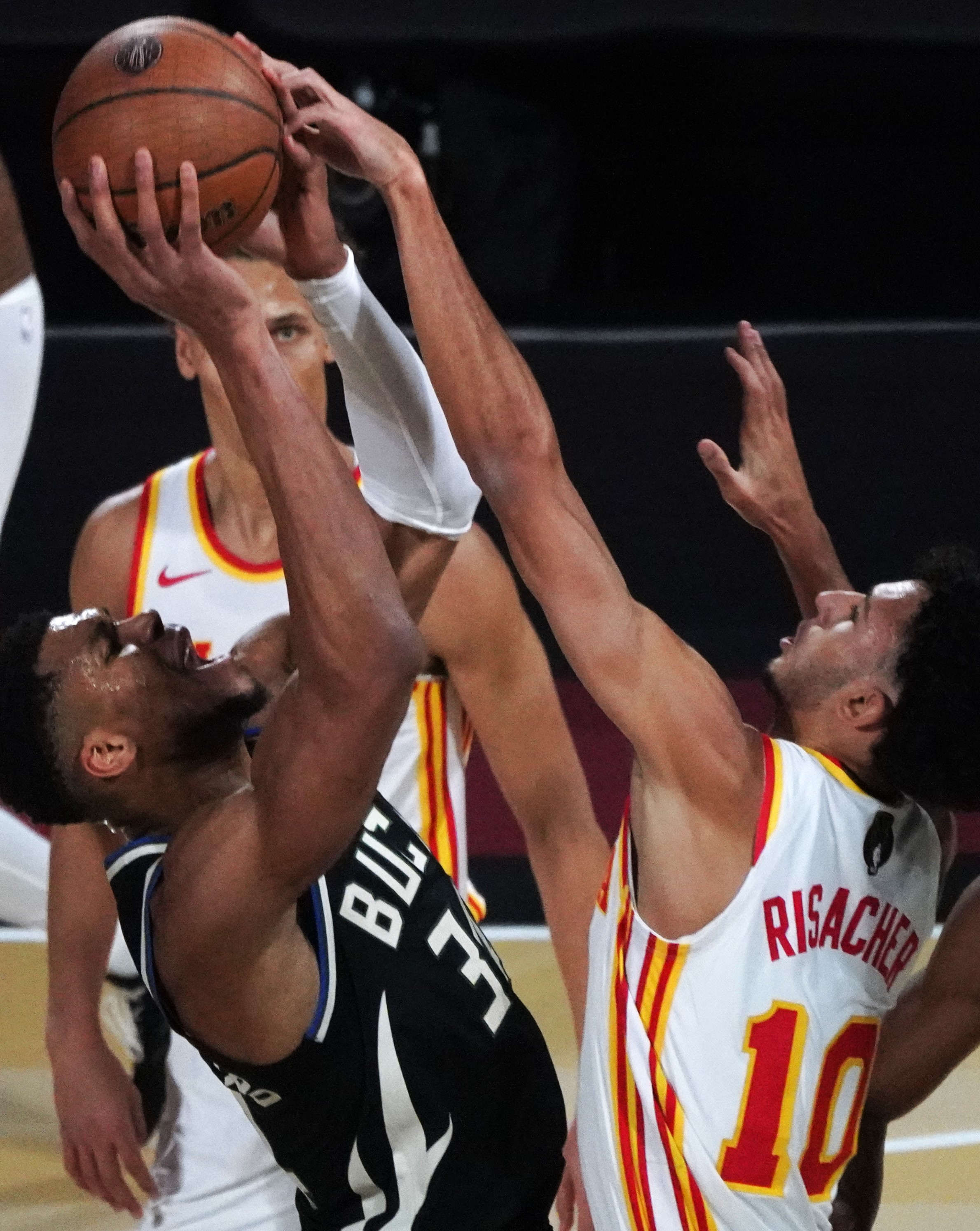 格和罗斯带领梦想家胜雄鹿，表现全线突破的简单介绍