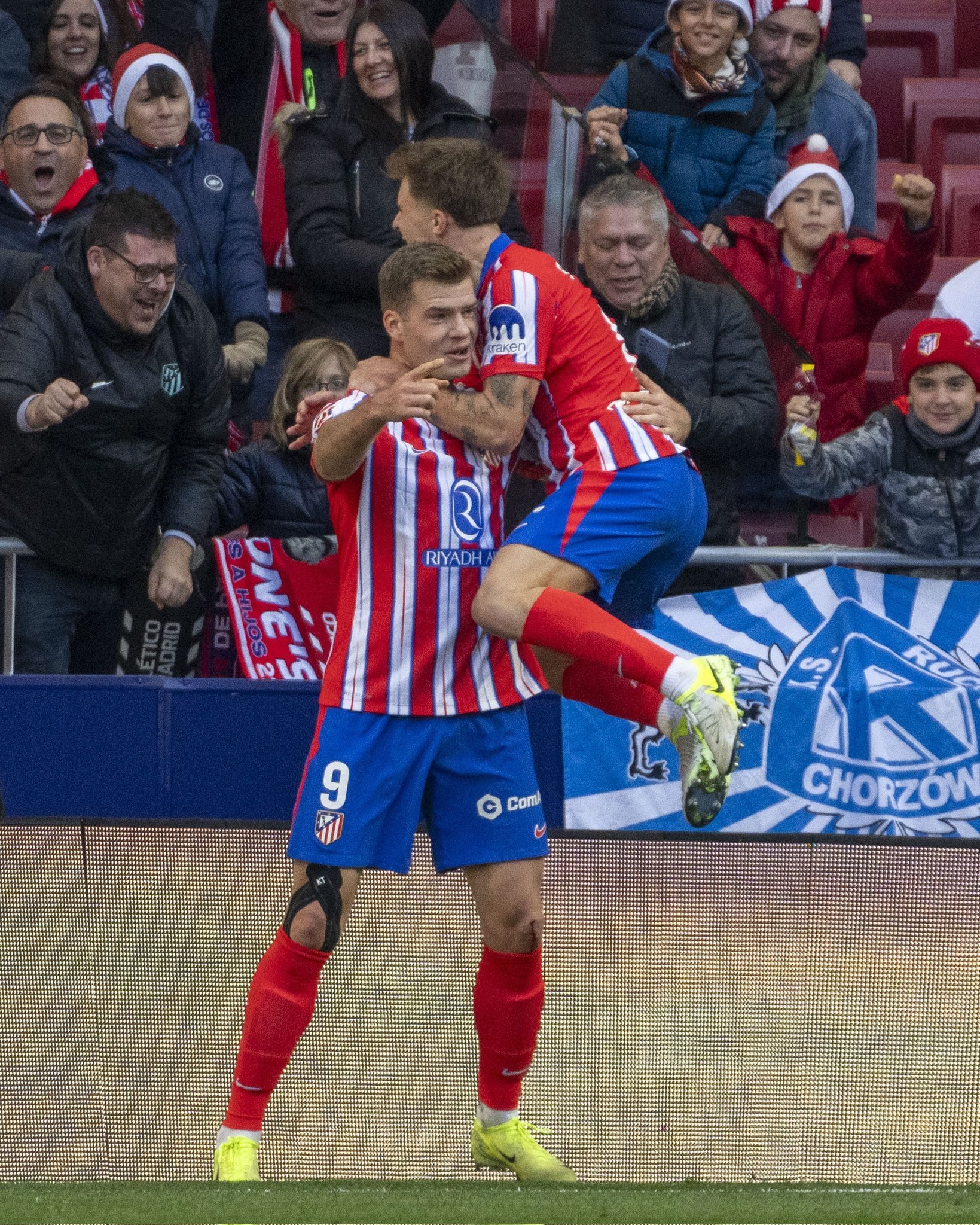 拜仁强势里昂，马夏尔绝境逆转的简单介绍