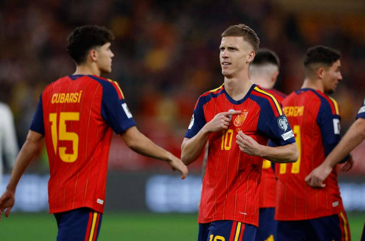 包含那不勒斯鏖战里昂，奥亚尔萨瓦尔统治全场的词条