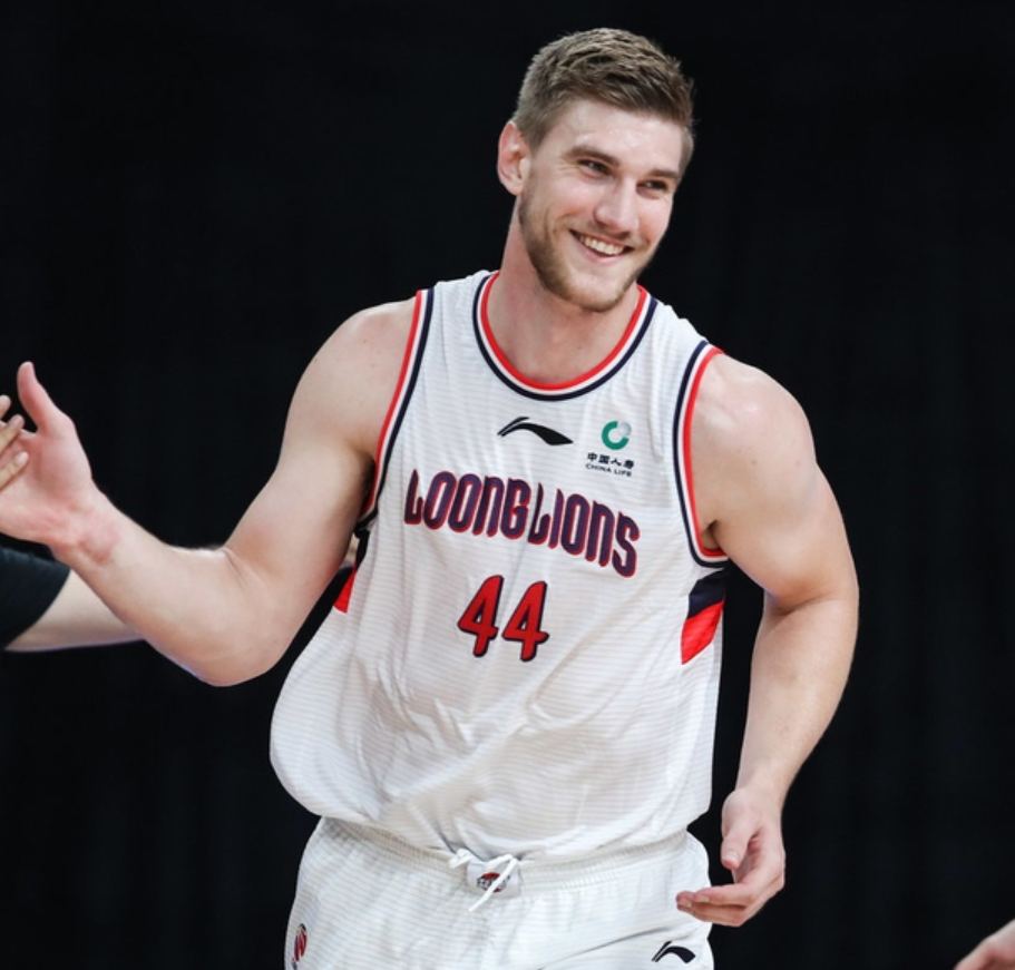 包含太阳力克广州队，米切尔惊艳四座的词条